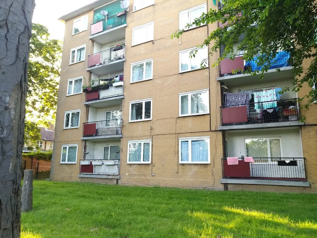 Bowen Drive (Stop P)