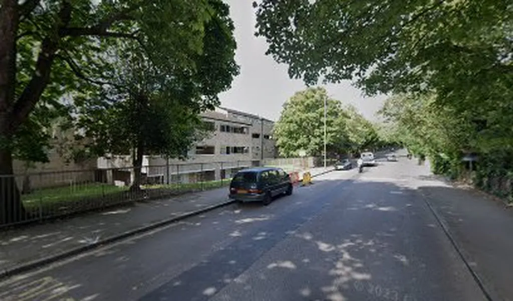 Brackley Road (Stop S)