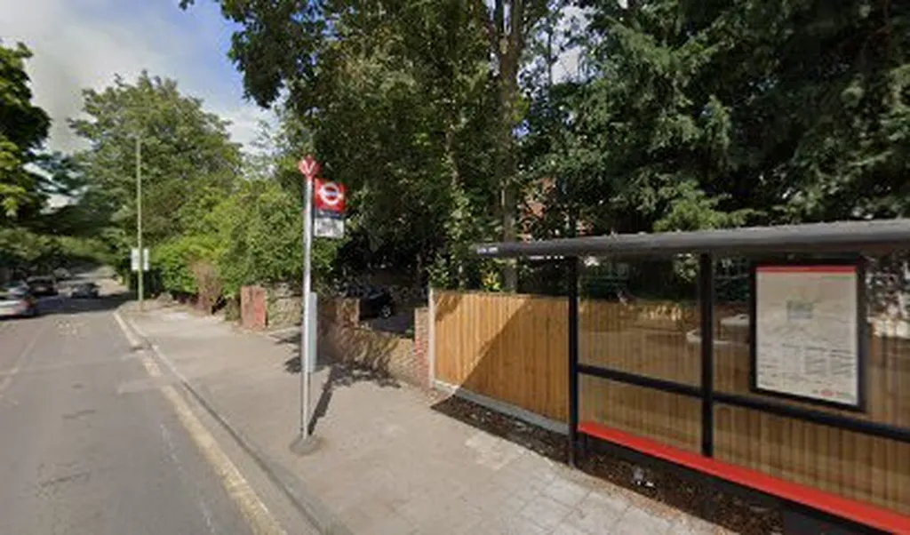 Brackley Road (Stop V)