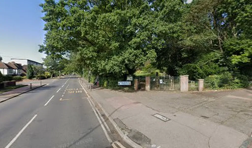 Broadoaks Way (Stop F)