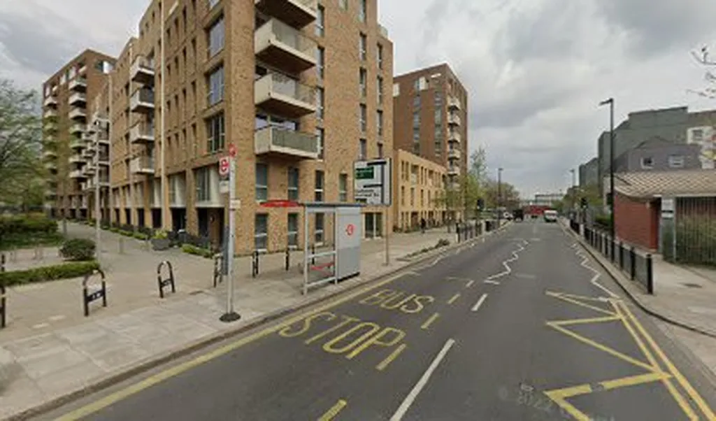 Bromley-By-Bow (Stop BN)