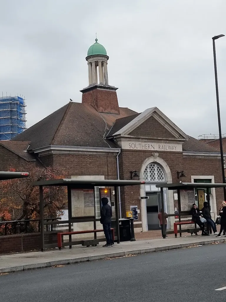 Bromley North Station