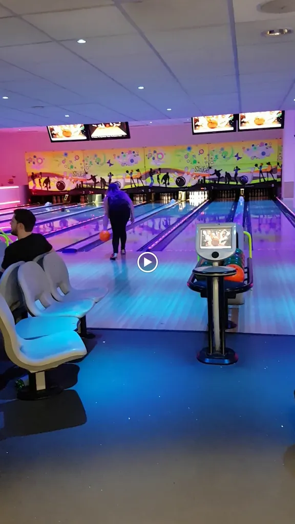 Bromley Town Hall (Stop P)