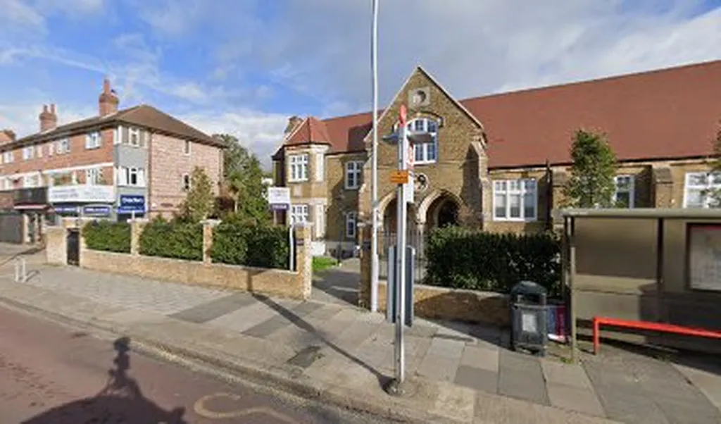 Broomfield Road Surbiton (Stop LA)