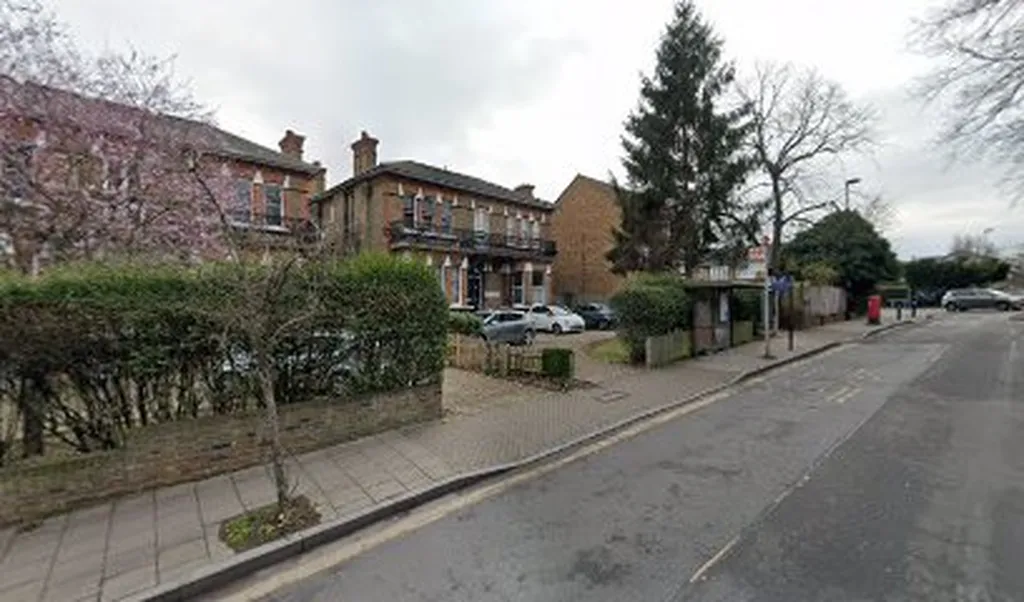 Burghill Road (Stop L)