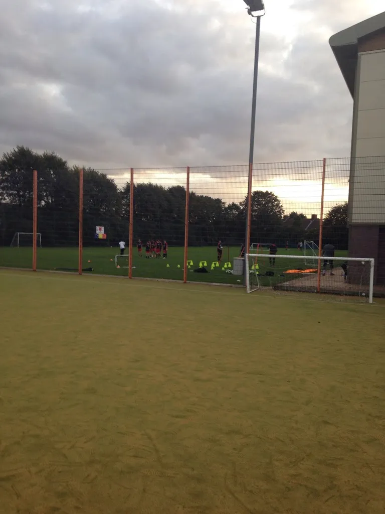 Burnt Oak Leisure Centre (Stop QW)