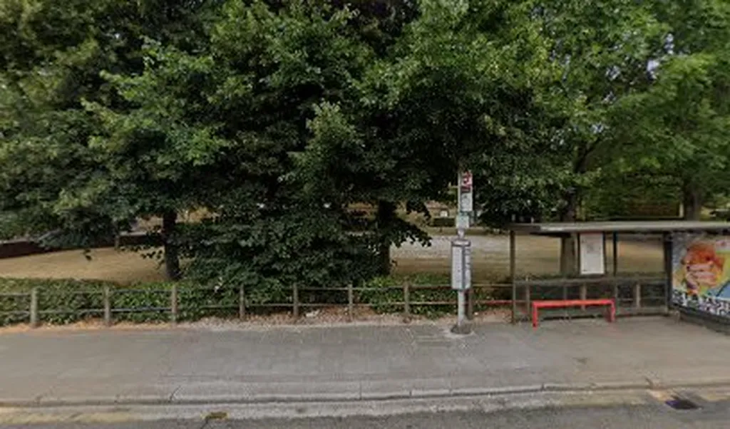 Burntwood Lane (Stop SD)