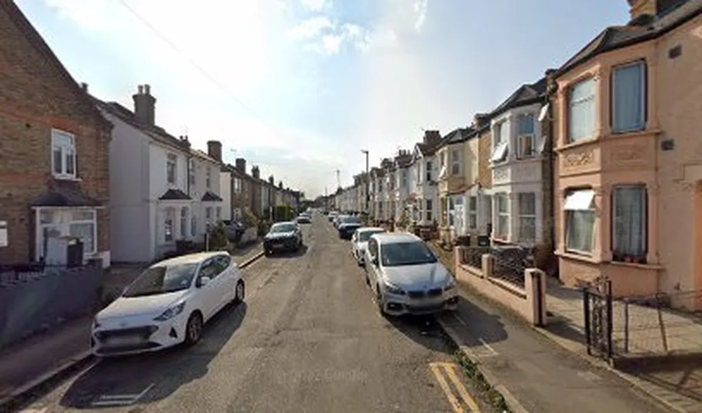 bus stop Z6 treaty centre
