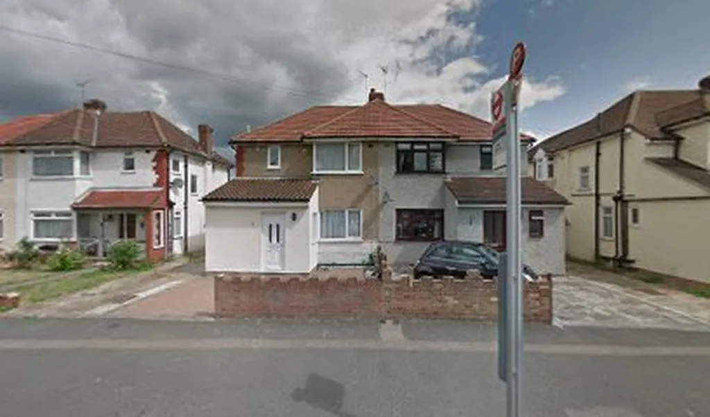 Calbourne Avenue (Stop P)