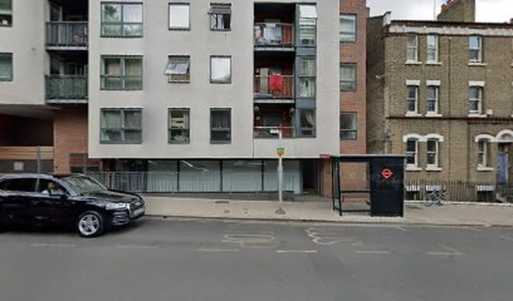 Caledonian Rd Market Rd Gardens (Stop E)