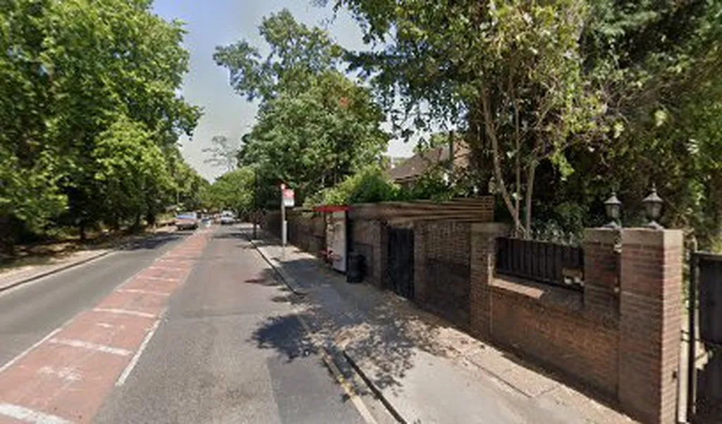 Calonne Road (Stop A)