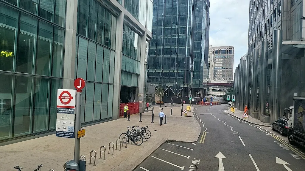Canada Square South Canary Wharf Station (Stop J)