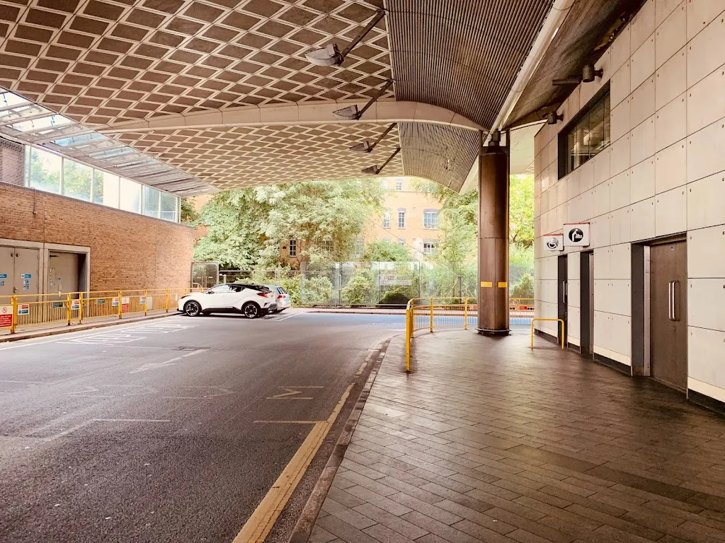 Canada Water Bus Station (Stop B2)