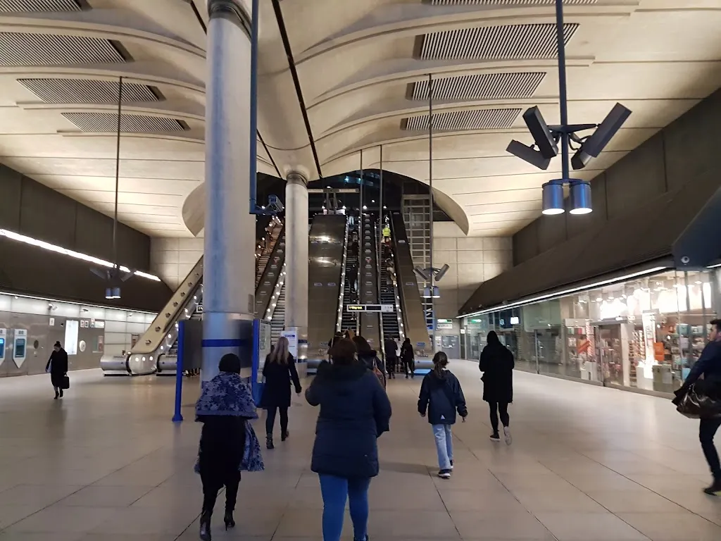 Canary Wharf Station (Stop L)