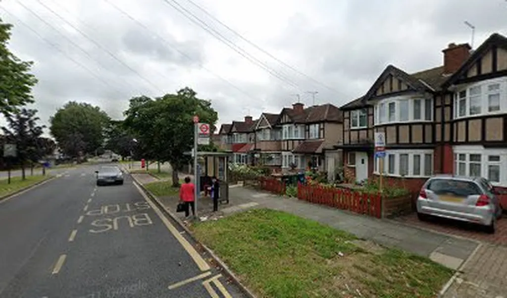 Capthorne Avenue (Stop R)