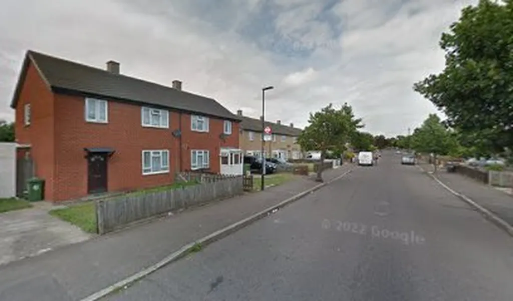 Carisbrooke Road / Hertford Way