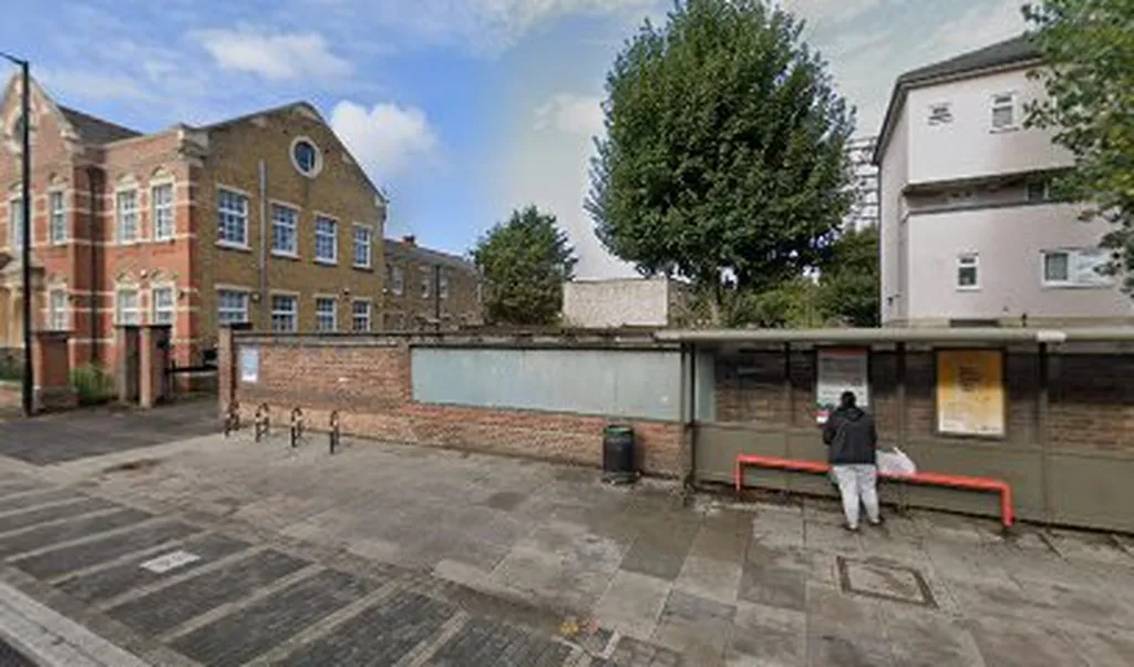 Carterhatch Lane (Stop EL)