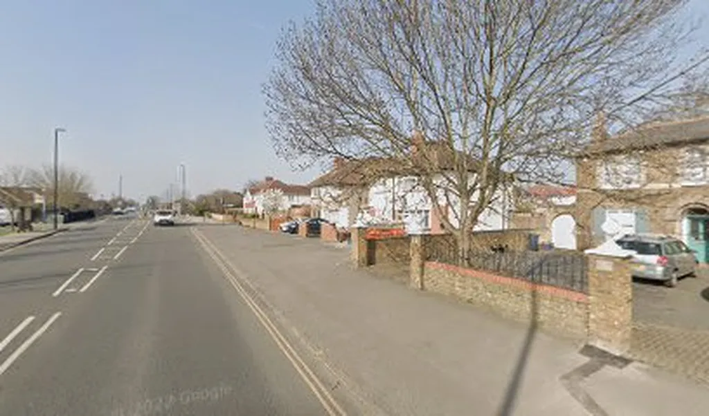 Cassiobury Avenue (Stop H)