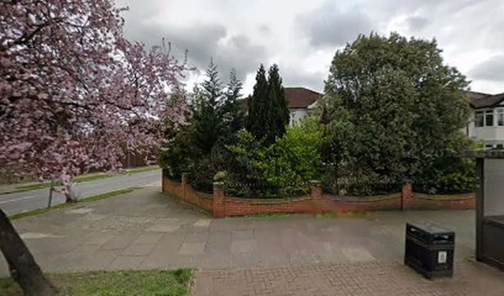 Castellan Avenue (Stop PQ)