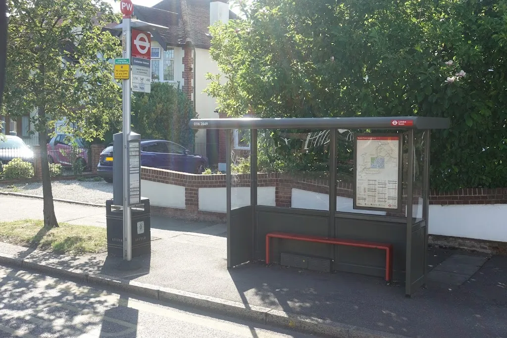 Castellan Avenue (Stop PW)