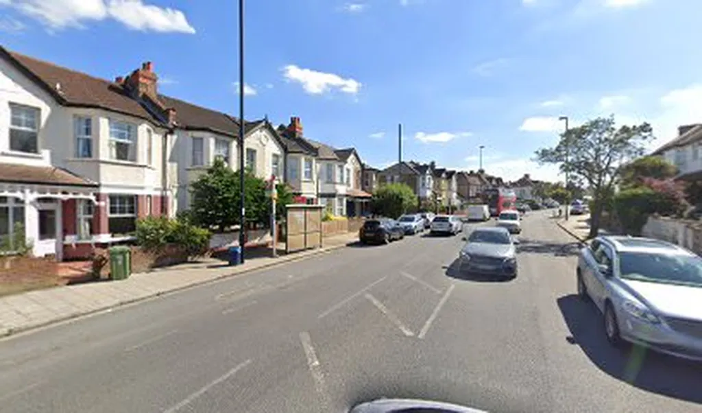 Castlands Road (Stop Y)