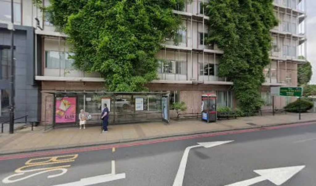 Catford Road / Lewisham Town Hall (Stop T)