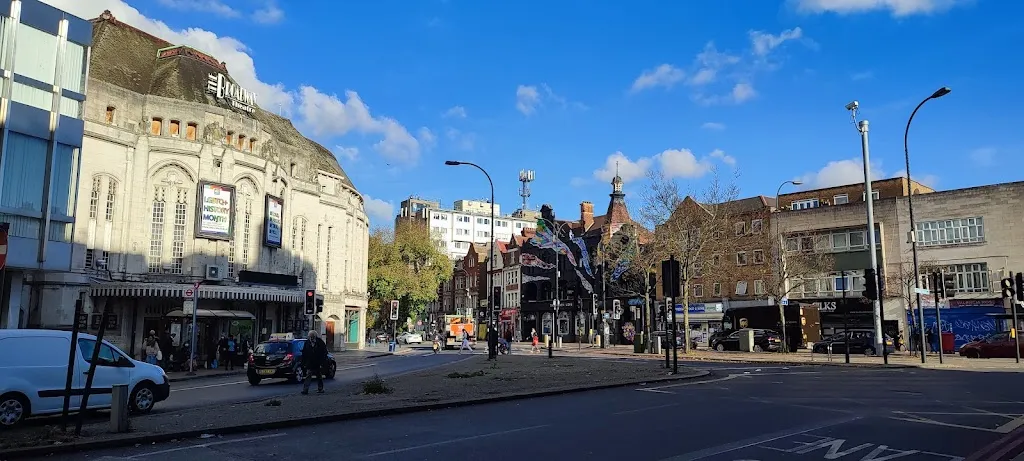 Catford Road / Lewisham Town Hall (Stop V)