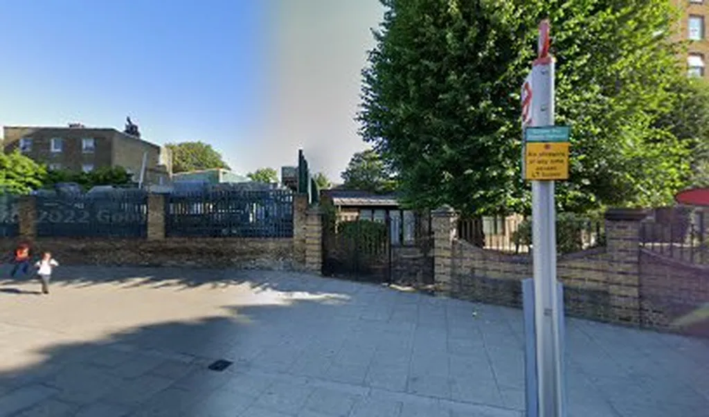 Cecilia Road Greenacre Court (Stop R)