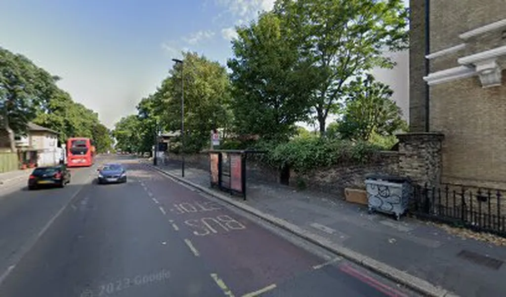 Cedars Road / Clapham Common North Side (Stop R)