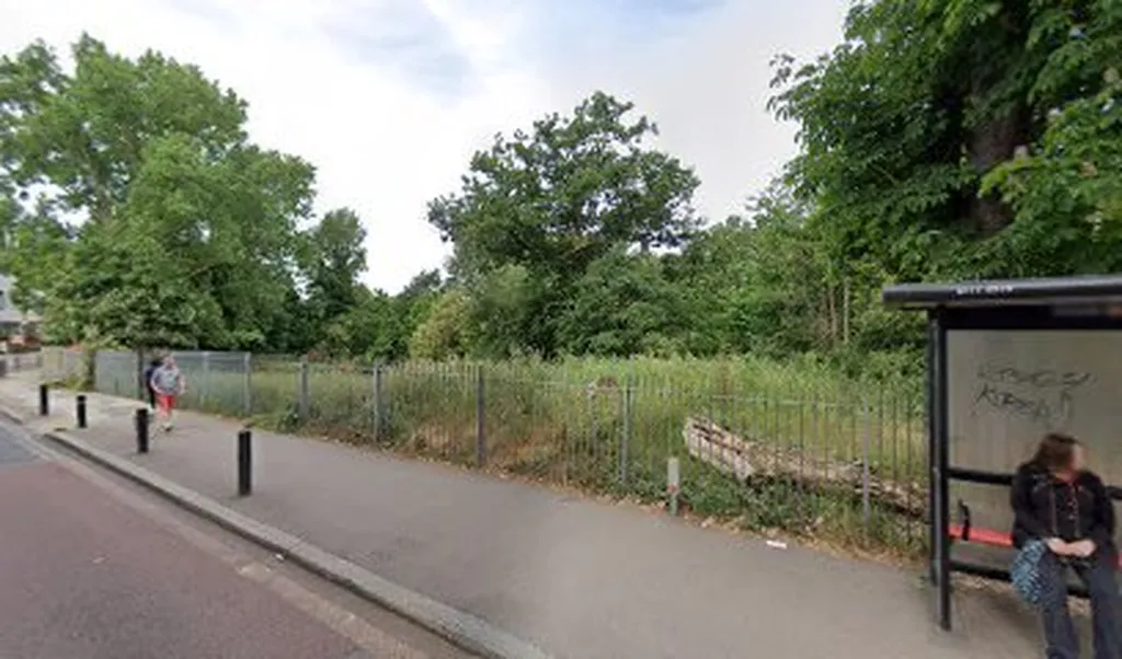 Cemetery Lane (Stop D)