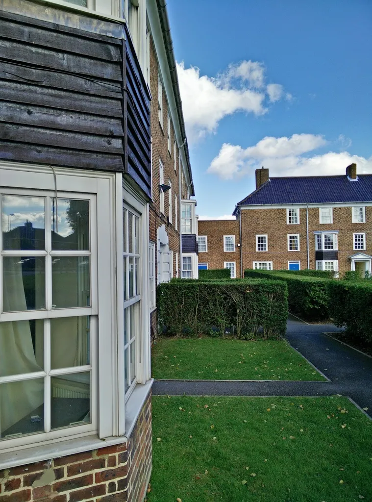 Central Road (Stop ML)