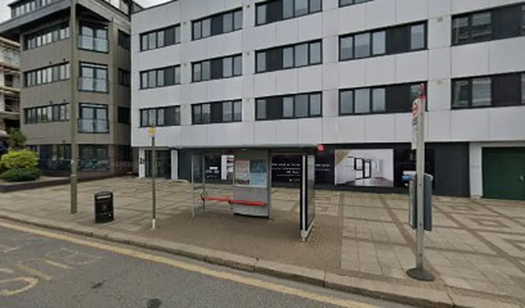 Chandos Avenue (Stop L)