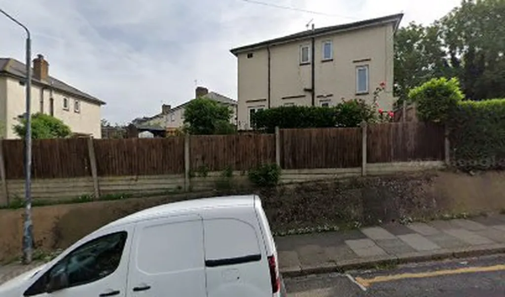 Charlton Lane (Stop F)