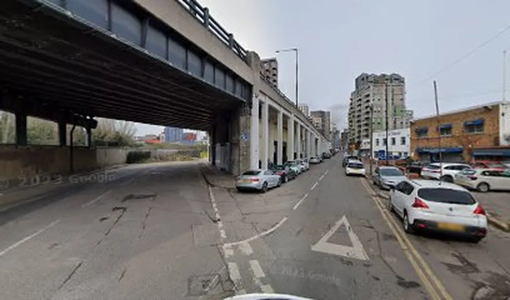 Charrington Steps / City Hall (Stop S)