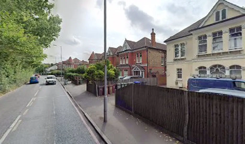 Cheam Road / Gander Green Lane (Stop E)