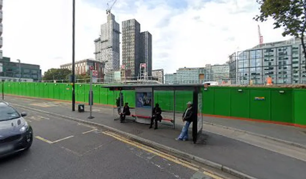 Cherry Orchard Road / East Croydon Station (Stop E4)